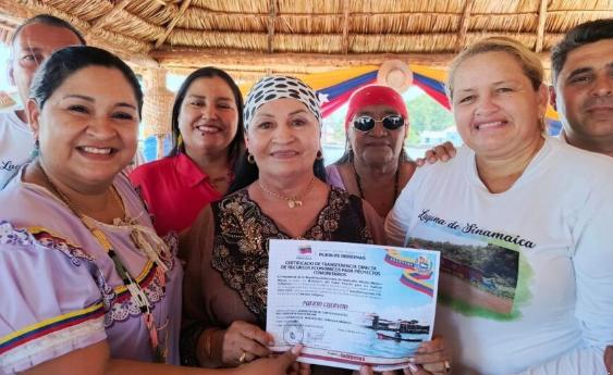 Gobierno Bolivariano entrega recursos para proyectos educativos en el municipio Guajira del estado Zulia